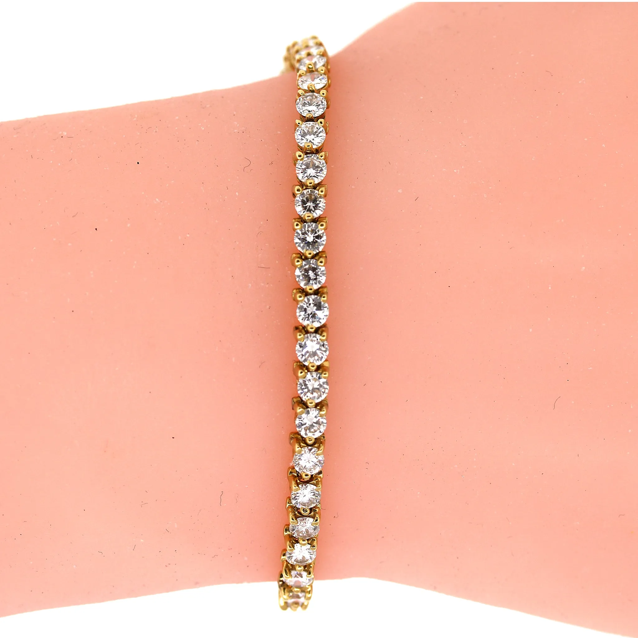 Classic Round Diamond Tennis Bracelet in 18k Gold