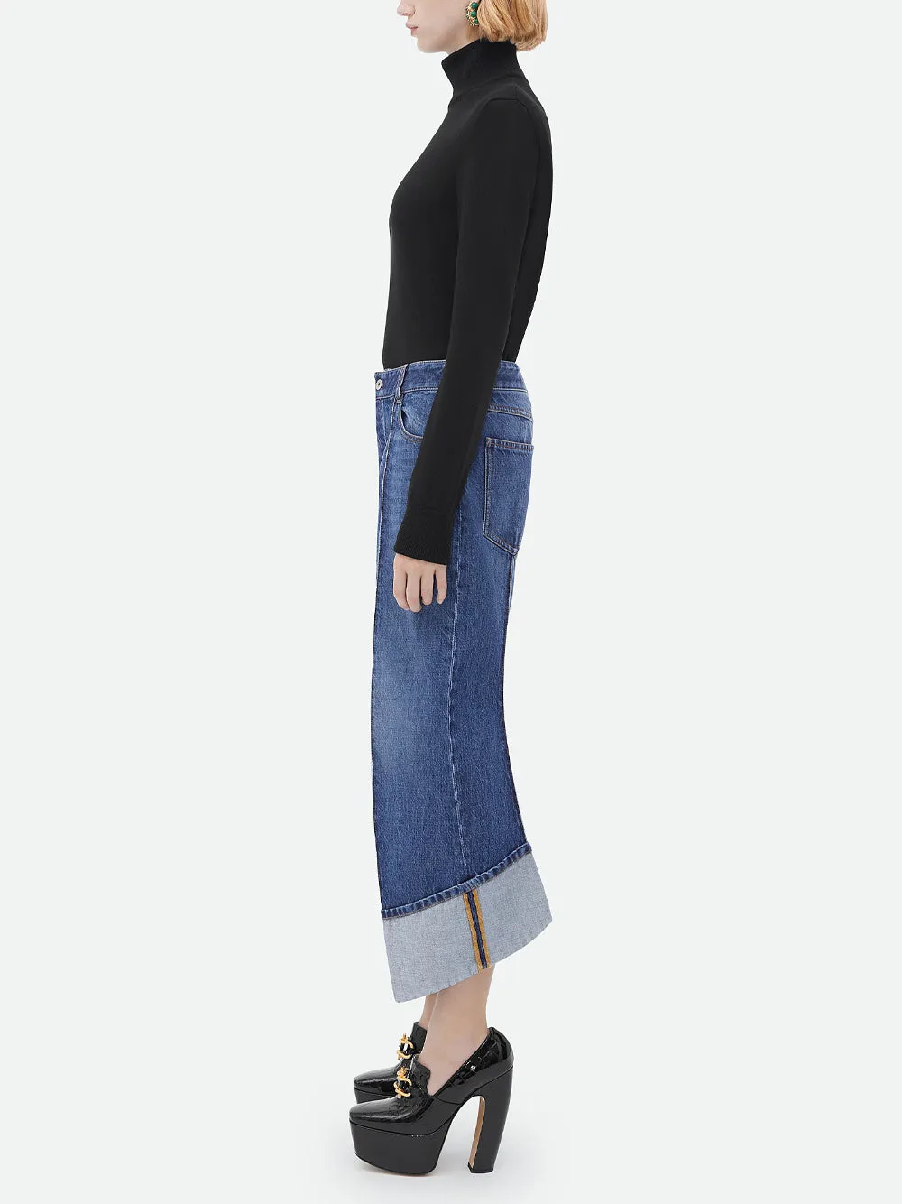 Curved shape jeans