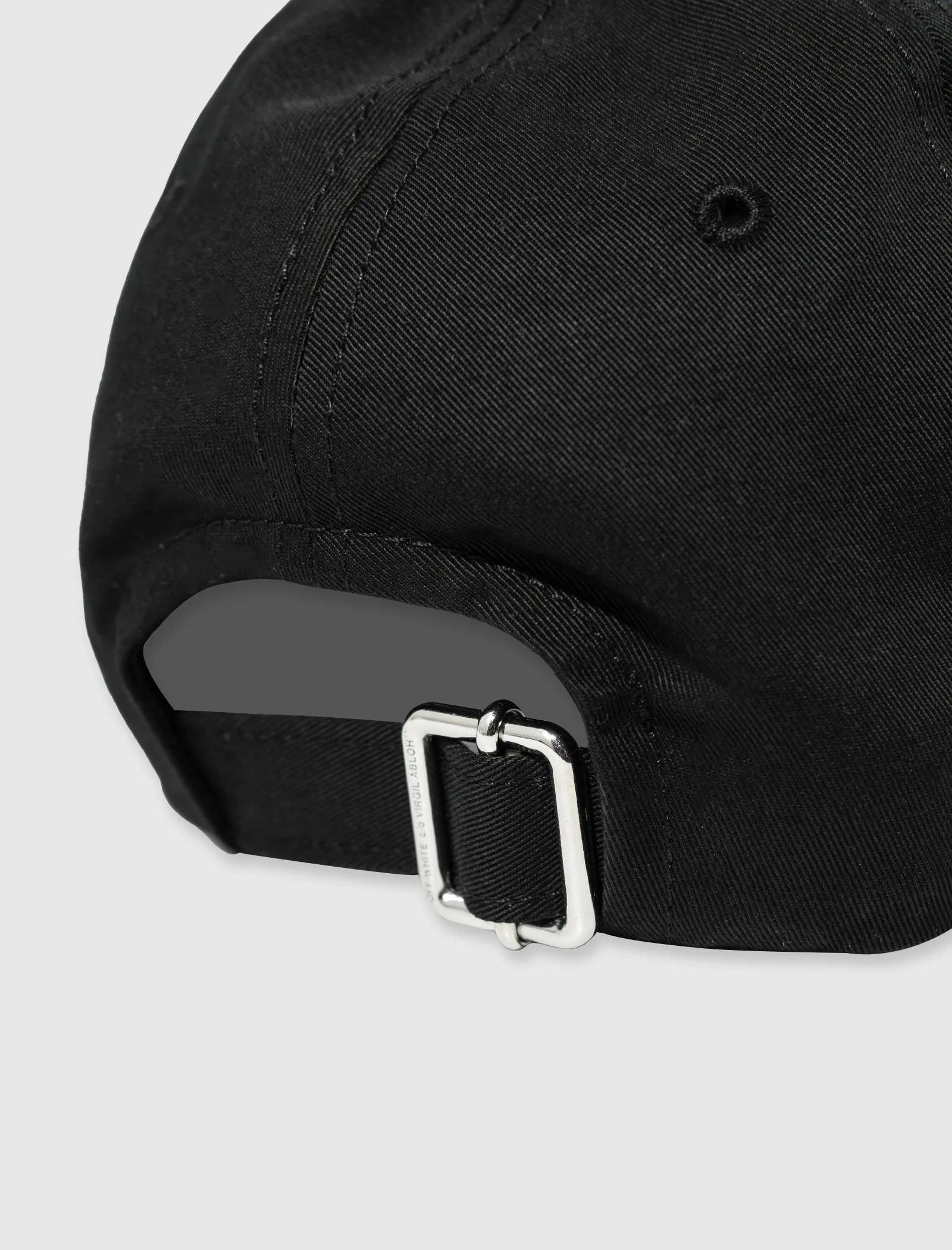 OFF-WHITE ARROW BASEBALL CAP   BLACK