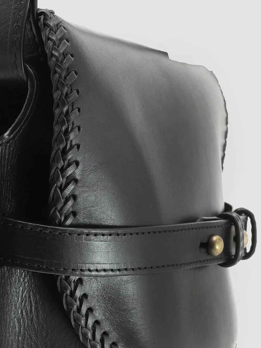 SADDLE 105 - Black Leather Crossbody Bag