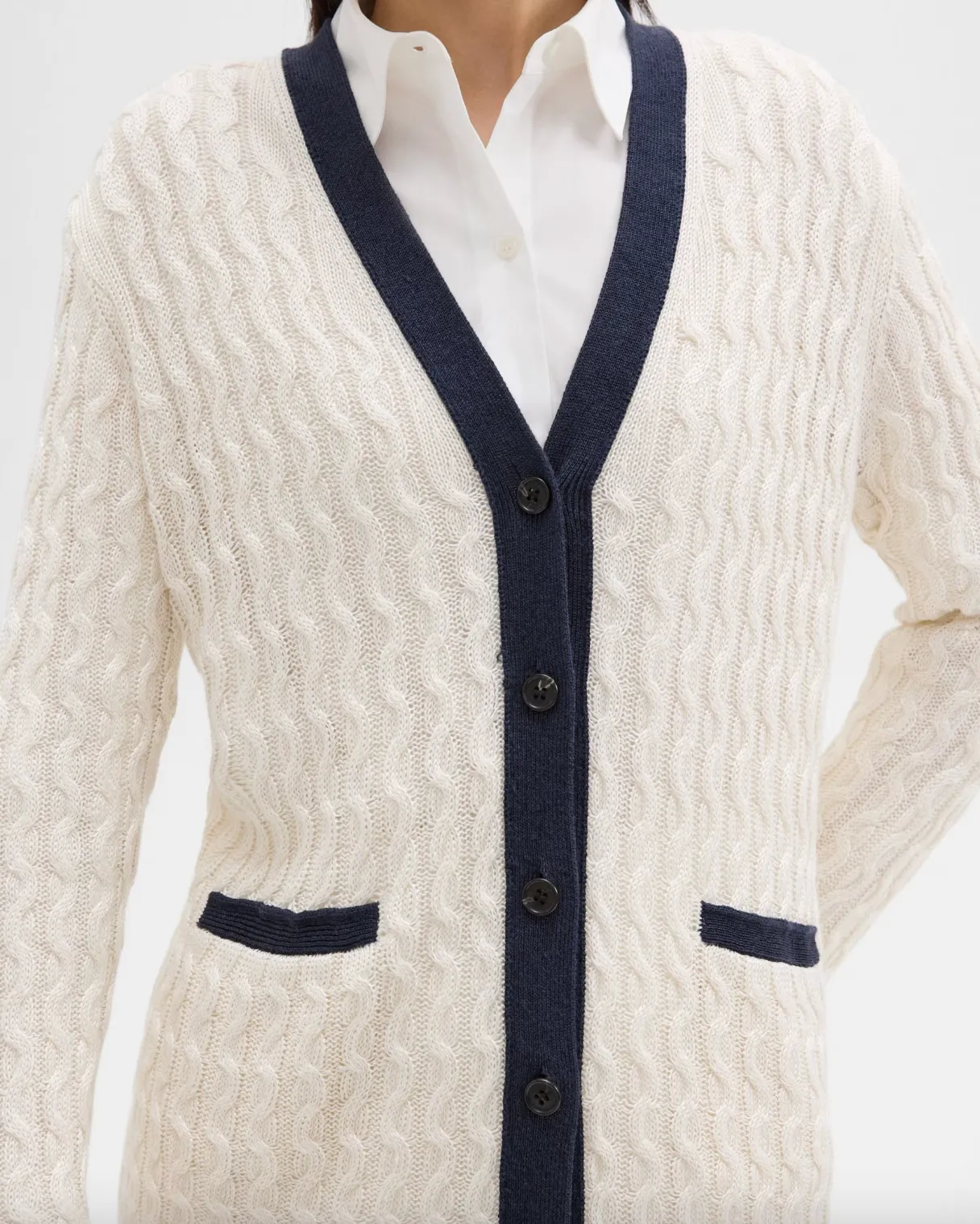 V-Neck Cardigan in Cable Knit Linen - Bone / Navy