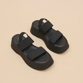 Wide-strap sandals in black elastic