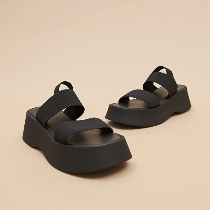 Wide-strap sandals in black elastic