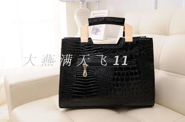 Women's Luxury Cowhide Leather Tassel Rhinestone Portable Tote Handbag